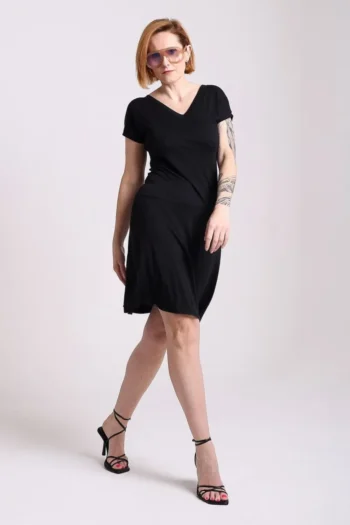 Sukienka z wełny merino z krótkim rękawem czarna