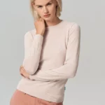 Sweter z wełny merino damski prosty kremowy