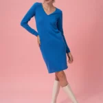 Sukienka z wełny merino prosta niebieska