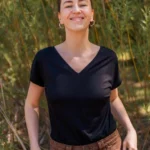 Koszulka z wełny merino z krótkim rękawem z dekoltem V damska