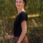 Koszulka z wełny merino z krótkim rękawem z dekoltem V damska