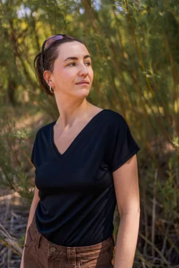 Koszulka z wełny merino z krótkim rękawem z dekoltem V damska