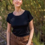 Koszulka z wełny merino z krótkim rękawem z dekoltem V damska