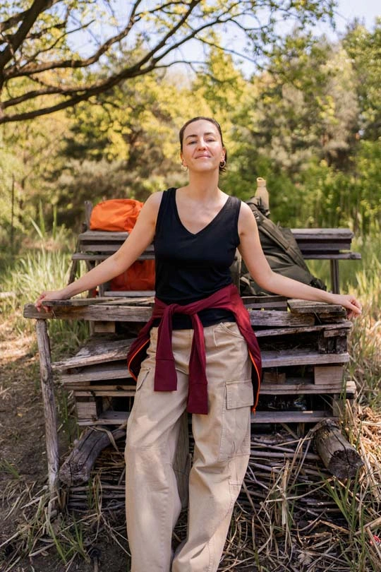 Top z dekoltem V damski czarny z wełny merino