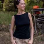 Top z dekoltem V damski czarny z wełny merino