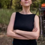 Top z dekoltem V damski czarny z wełny merino