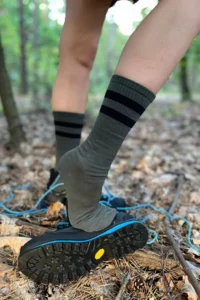 Trzypak: skarpety trekkingowe merino z paskami oliwkowe