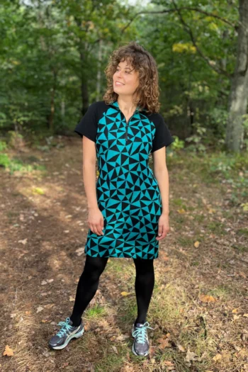 Sukienka z wełny merino z zamkiem żakard gorpcore