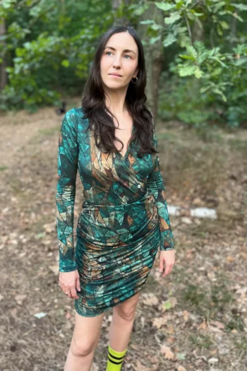 Sukienka z wełny merino kopertowa marszczona green gorpcore