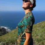 Dámské zelené merino tričko s kulatým výstřihem a vzorem Green Gorpcore, ideální na běhání a cyklistiku