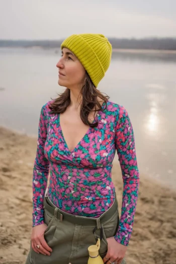 Bluzka z wełny merino długim rękawem z dekoltem kopertowym pinkpilio