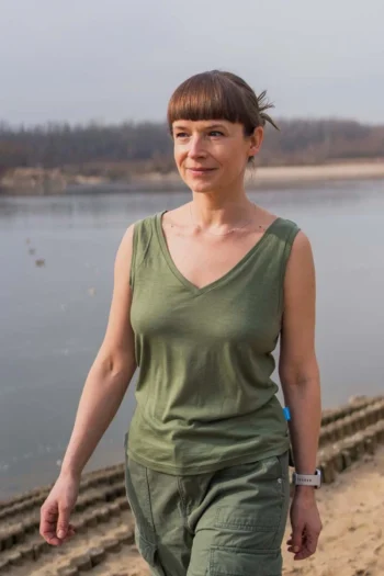 Top z wełny merino z dekoltem V damski zgaszona oliwka