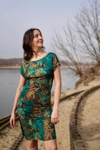 Sukienka z wełny merino z krótkim rękawem green gorpcore