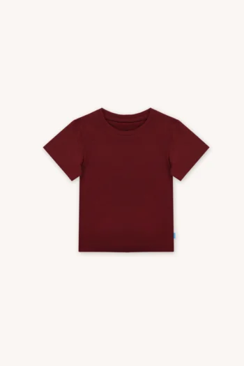 T-shirt dziecięcy z wełny merino w kolorze bordowym. Przód koszulki