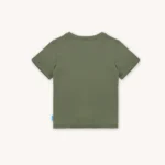 T-shirt dziecięcy z wełny merino w kolorze zgaszonej oliwki. Tył koszulki
