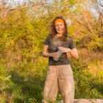 Koszulka z wełny merino damska w oliwkowe paseczki - paterns