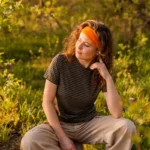 Koszulka z wełny merino damska w oliwkowe paseczki - paterns