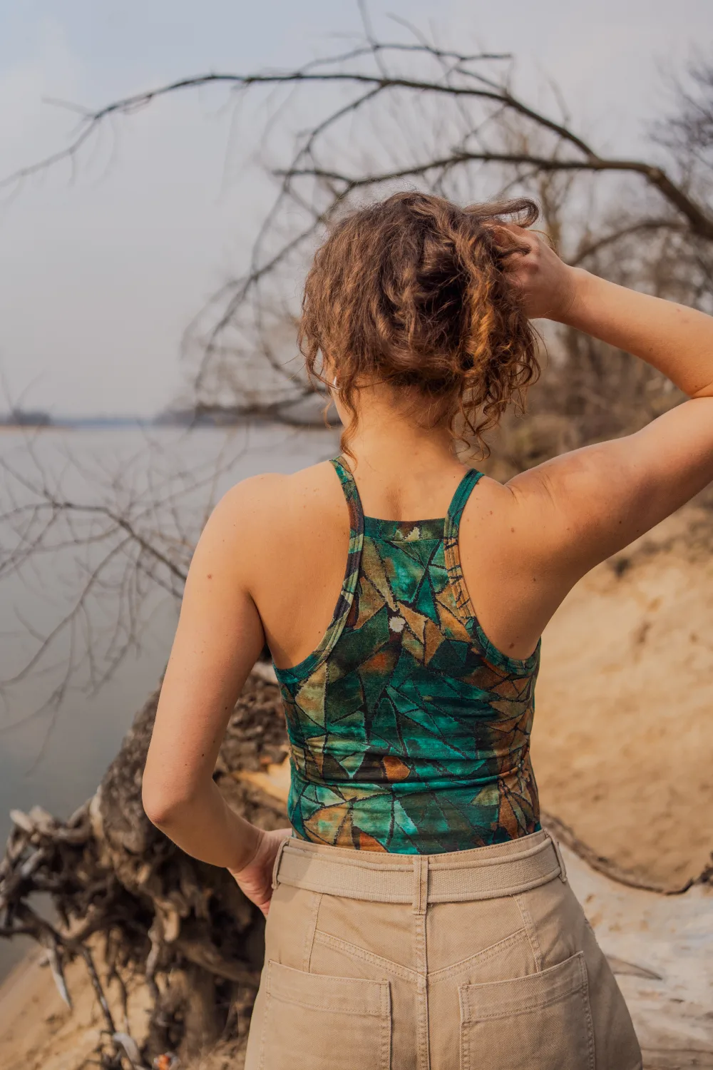 Top z wełny merino green gorpcore tył