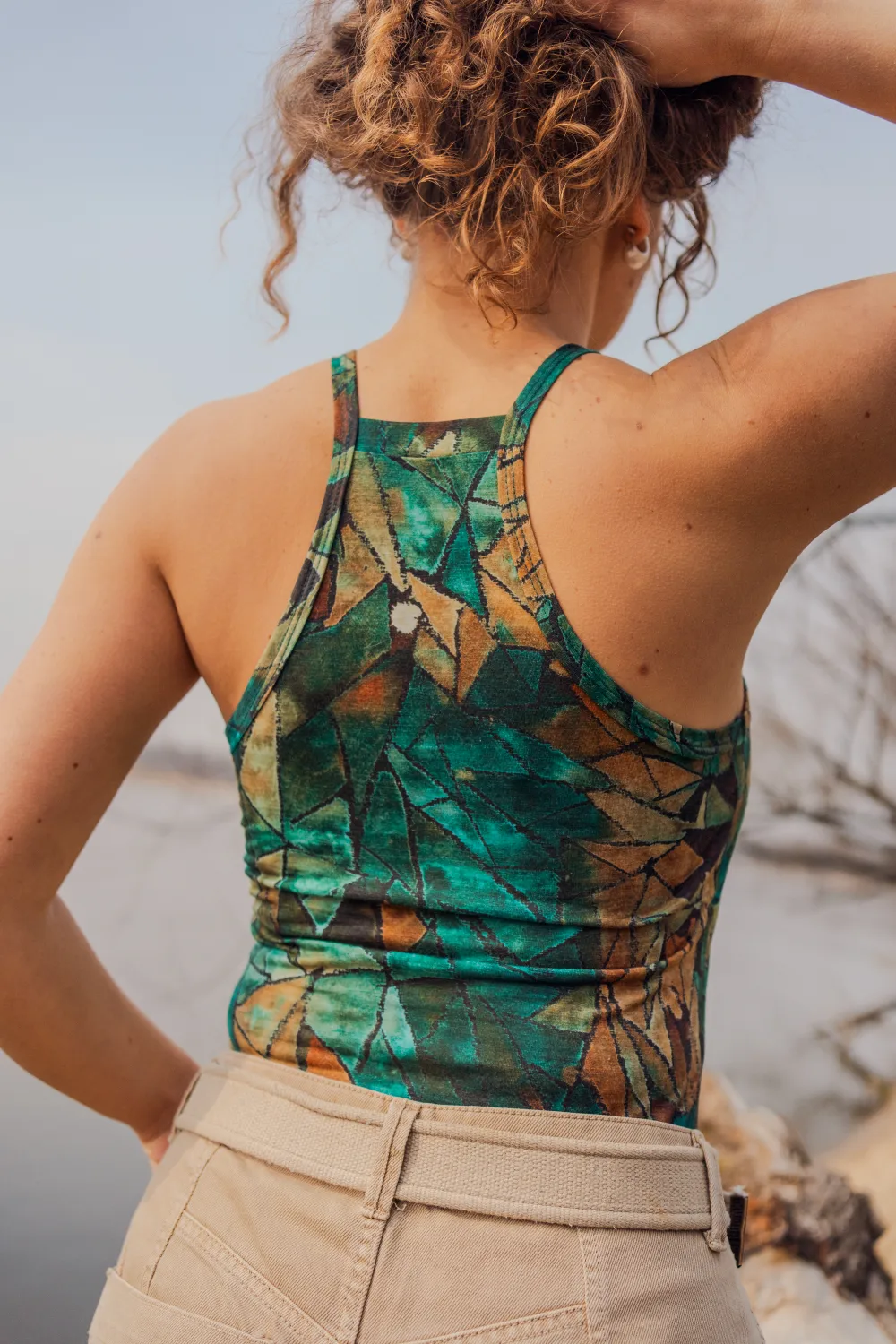 Top z wełny merino green gorpcore tył