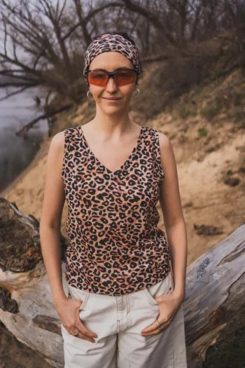 Top z wełny merino z dekoltem V damski panterka