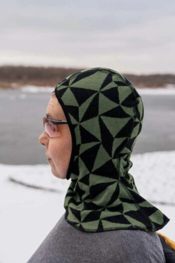 Kominiarka termoaktywna z wełny merino w oliwkowe trójkąty