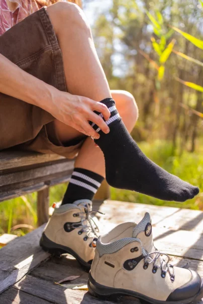 Skarpety trekkingowe merino z paskami czarne