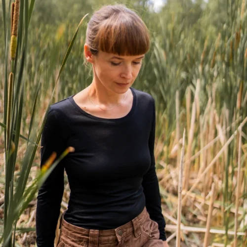 Podkoszulka z wełny merino z długim rękawem i dekoltem U czarna