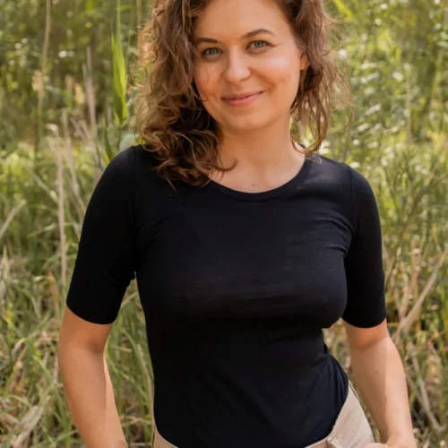 Podkoszulka z wełny merino z krótkim rękawem i dekoltem U czarna