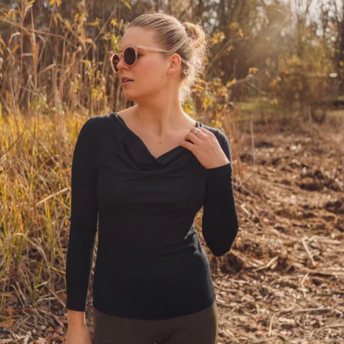 Bluzka z wełny merino długim rękawem z dekoltem woda czarna