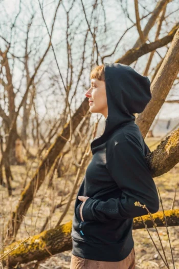 Bluza z wełny merino damska rozpinana z kapturem czarna