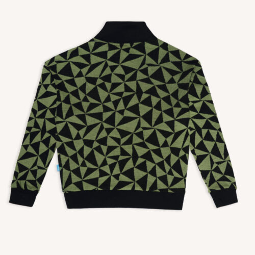 Bluza z wełny merino oversize z kołnierzem, w zielono-czarny geometryczny wzór trójkątów, z czarnymi ściągaczami i kołnierzem, prezentowana na jasnym tle.