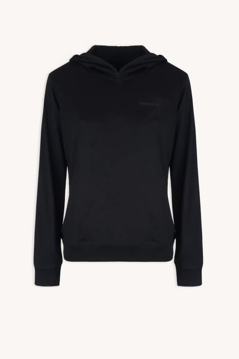 Koszulka z wełny merino z długim rękawem męska kobaltowa to prosta, minimalistyczna bluzka z długim rękawem dla mężczyzn w kolorze kobaltowym, z logo na piersi i przednią kieszenią na jasnym tle.