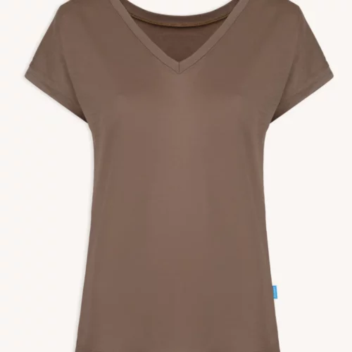 Męska koszulka z długim rękawem z kobaltowej wełny merynosów (Koszulka z wełny merynosów) jest prezentowana na jasnym tle.