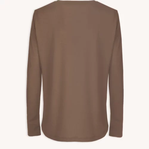 Męska koszulka z długim rękawem z wełny merynosów w kolorze kobaltowego błękitu, pokazana od tyłu na jasnym tle. Prosty krój, brak widocznych wzorów i logo. Produkt: Koszulka z wełny merino z długim rękawem męska kobaltowa.