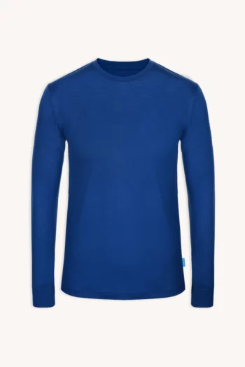 Męska kobaltowa koszulka z wełny merynosów z długim rękawem, Koszulka z wełny merynosów z długim rękawem męska kobaltowa, jest wyświetlana na białym tle.