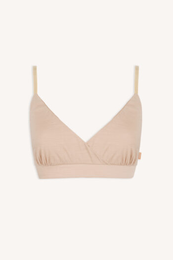 Stanik z wełny merino kopertowy cielisty beżowy to beżowy, bezprzewodowy bralet z dekoltem w kształcie litery V, regulowanymi cienkimi ramiączkami i miękkim, bezszwowym wzorem, pokazany na gładkim białym tle.