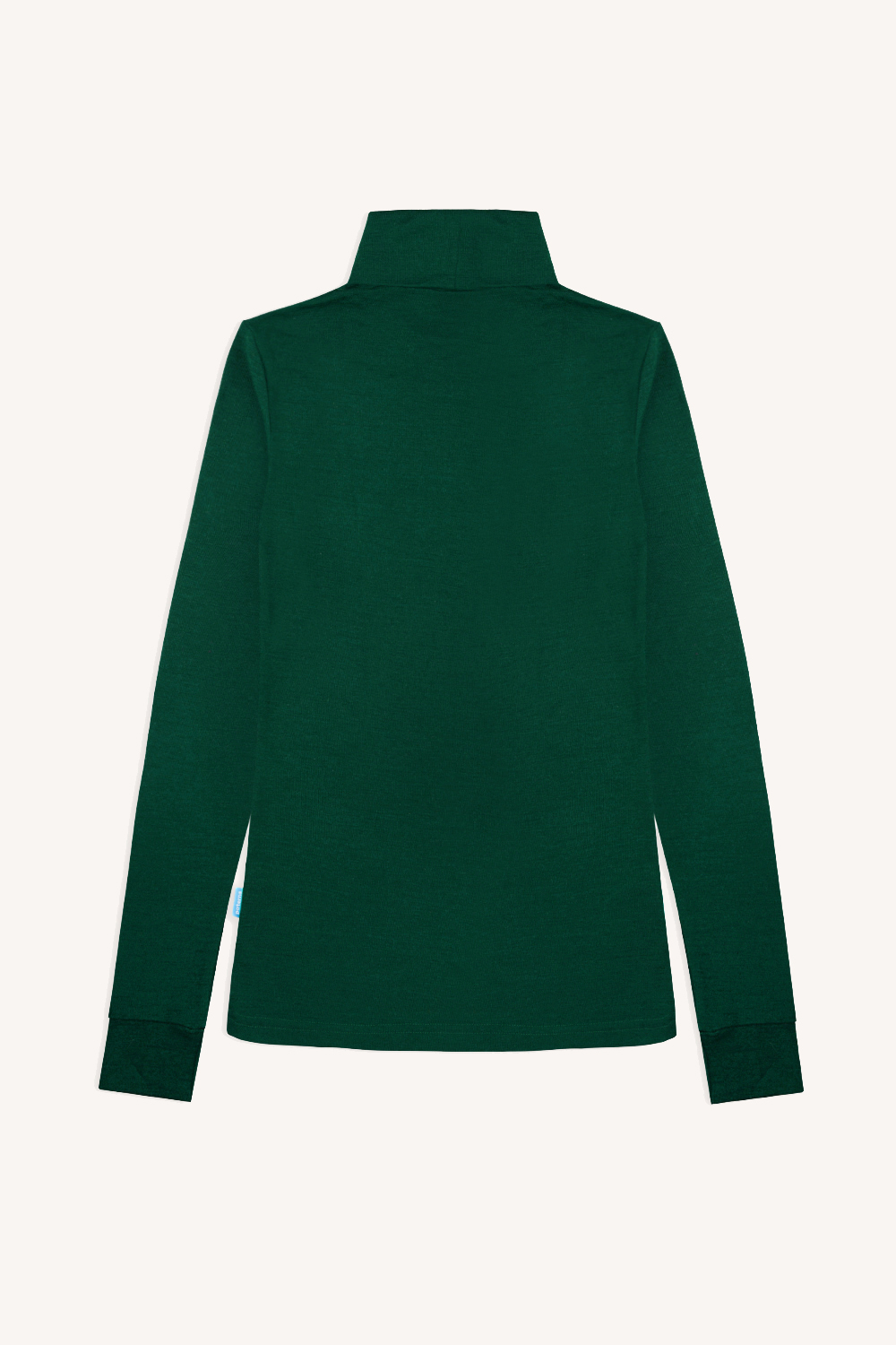 Ciemnozielony golf damski ze 100% wełny merynosów (Golf z wełny merynosów 100% damski zielony) z długimi rękawami i wysokim kołnierzem, pokazany od tyłu i ułożony płasko na jasnym tle.