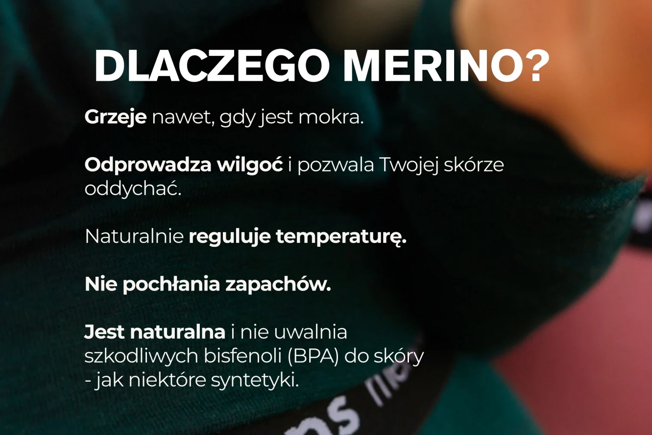 Tekst w języku polskim wyjaśniający zalety wełny merynosów. Podkreśla ciepło, gdy jest mokra, odprowadzanie wilgoci, oddychalność, regulację temperatury, odporność na zapachy i jej naturalne, wolne od BPA właściwości w porównaniu z syntetykami.