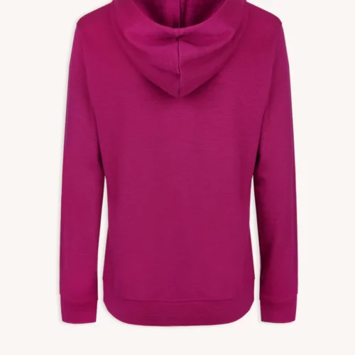 Koszulka z wełny merino prosta damska letnia to gładka, magentowa bluza z długim rękawem, pokazana od tyłu, z kapturem i prążkowanymi mankietami. Ma prosty, jednolity kolor bez widocznych logo lub wzorów.