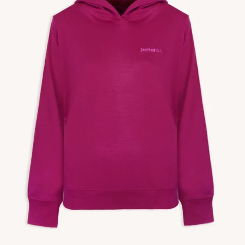 Prosta damska koszulka z wełny merynosów w kolorze jasnej magenty, z długimi rękawami, prążkowanymi mankietami i małym haftowanym logo "patou" na lewej piersi, pokazanym na białym tle. Nazwa produktu: Koszulka z wełny merino prosta damska letnia gorpcore.