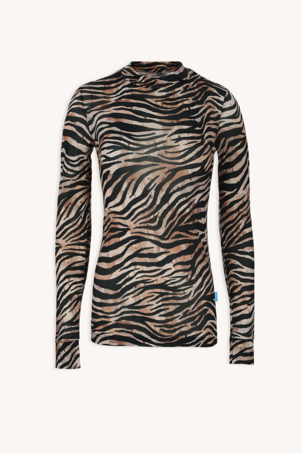 Koszulka z wełny merino prosta damska na lato to dopasowany, siateczkowy top z długim rękawem z nadrukiem zebry w kolorze czarnym, brązowym i beżowym, przedstawionym na białym tle.