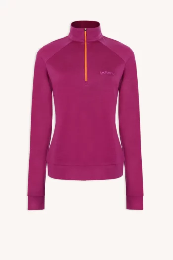 Męska koszulka z wełny merynosów w kolorze mokka z długimi rękawami, wysokim kołnierzem, pomarańczowym zamkiem błyskawicznym i haftem "patent" na lewej piersi.