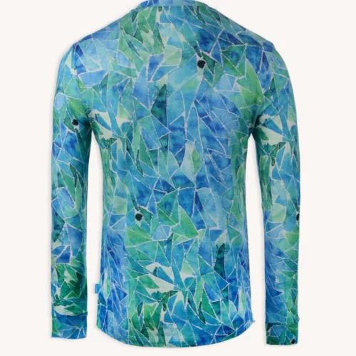 Męska koszulka z wełny merynosów w kolorze mokka, pokazana od tyłu na białym tle.