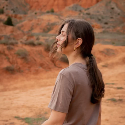 Koszulka z wełny merino prosta damska mocha