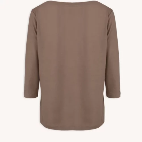 T-shirt z wełny merino męski mokka jest pokazany od tyłu na neutralnym tle, ma gładki krój z długimi rękawami w kolorze jasnobrązowym, prosty, luźny krój i okrągły dekolt.