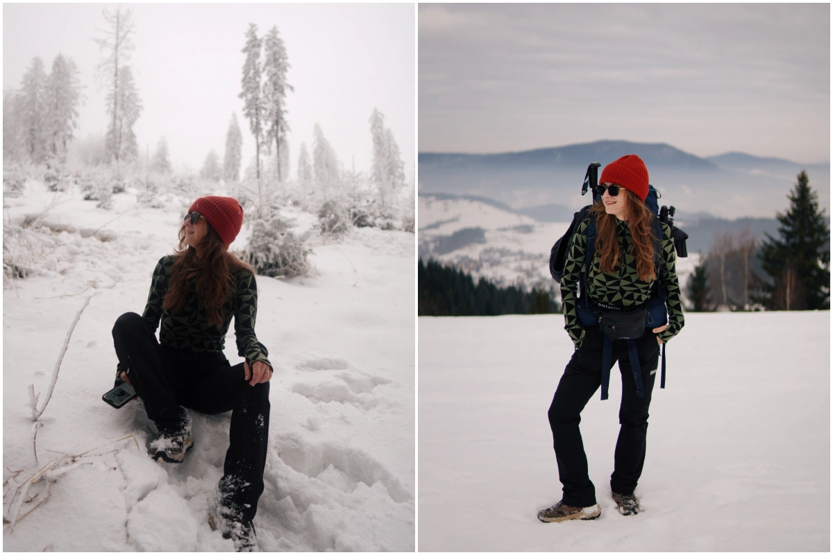 Kobieta w czerwonej czapce, okularach przeciwsłonecznych, kamuflażowym swetrze i czarnych spodniach znajduje się w śnieżnym krajobrazie. Na jednym zdjęciu siedzi na śniegu, a na drugim stoi z plecakiem, otoczona ośnieżonymi drzewami i górami.