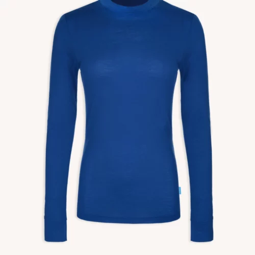 Prosty top z wełny merynosów z długim rękawem w kolorze mokki, wykonany z myślą o komforcie, podobnie jak Tanktop z wełny merynosów, jest wyświetlany na białym tle.