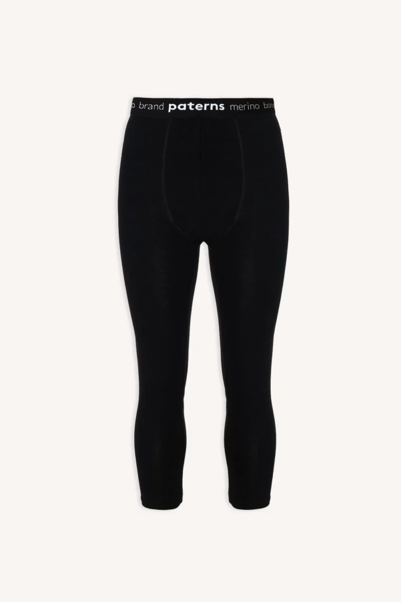Czarne termiczne kalesony z elastycznym paskiem w talii, z napisem „paters merino brand” wykonanym białą czcionką na jednolitym, jasnym tle.